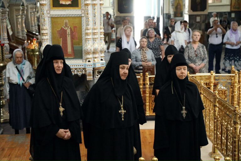 Митрополит Евгений поздравил Главу Среднеазиатского митрополичьего округа с 35-летием архиерейской хиротонии