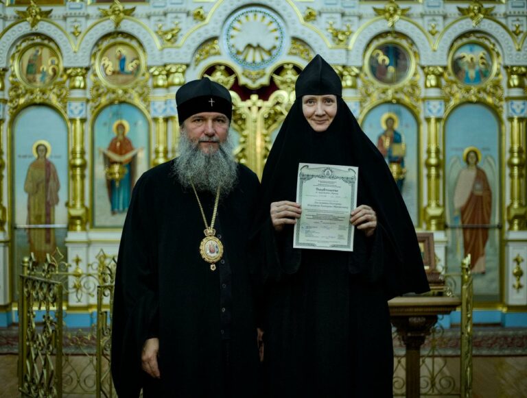 Монашествующиим Екатеринбургской епархии вручены свидетельства о прохождении курсов базовой подготовки в области богословия