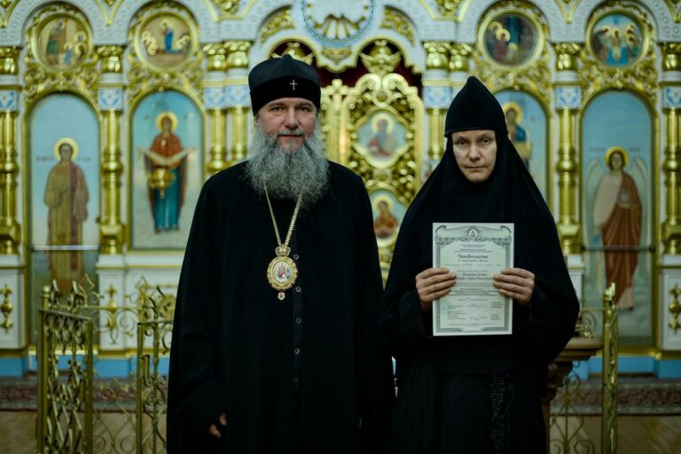 Монашествующиим Екатеринбургской епархии вручены свидетельства о прохождении курсов базовой подготовки в области богословия