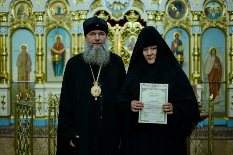 Монашествующиим Екатеринбургской епархии вручены свидетельства о прохождении курсов базовой подготовки в области богословия