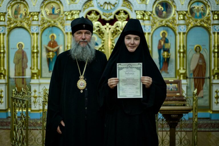 Монашествующиим Екатеринбургской епархии вручены свидетельства о прохождении курсов базовой подготовки в области богословия