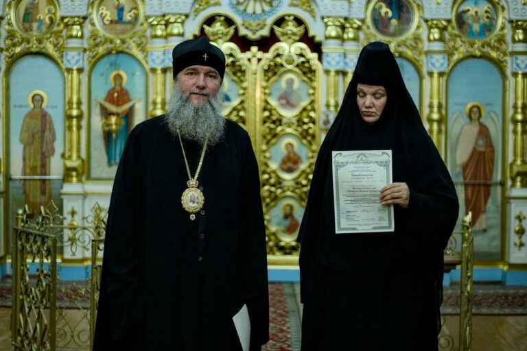 Монашествующиим Екатеринбургской епархии вручены свидетельства о прохождении курсов базовой подготовки в области богословия