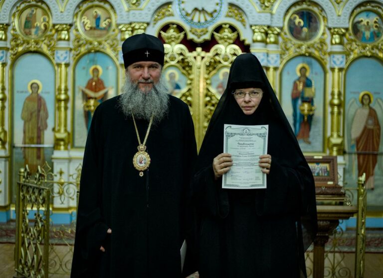 Монашествующиим Екатеринбургской епархии вручены свидетельства о прохождении курсов базовой подготовки в области богословия