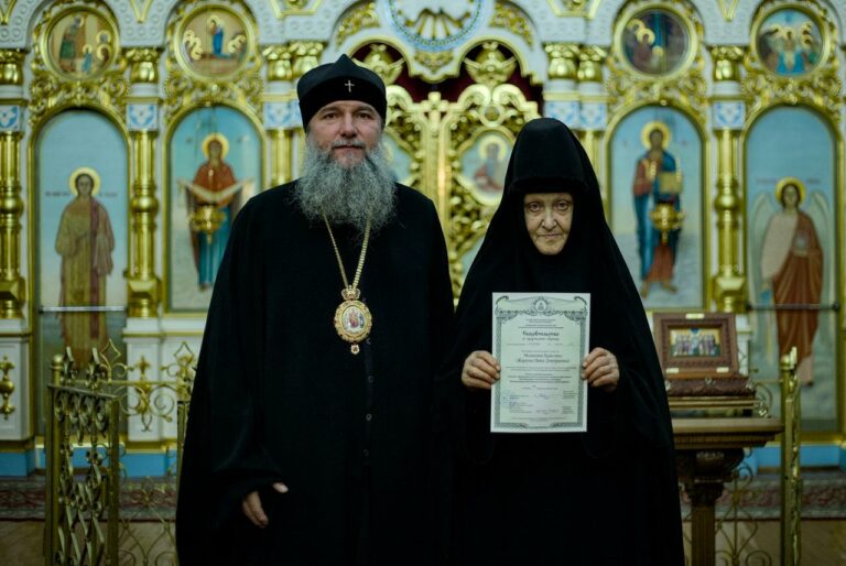 Монашествующиим Екатеринбургской епархии вручены свидетельства о прохождении курсов базовой подготовки в области богословия