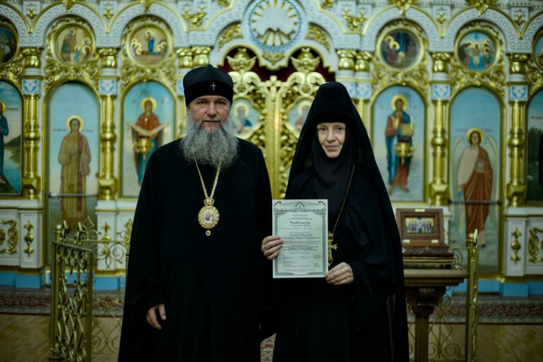 Монашествующиим Екатеринбургской епархии вручены свидетельства о прохождении курсов базовой подготовки в области богословия