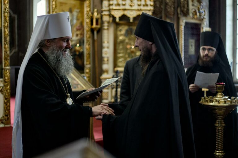 Монашествующиим Екатеринбургской епархии вручены свидетельства о прохождении курсов базовой подготовки в области богословия