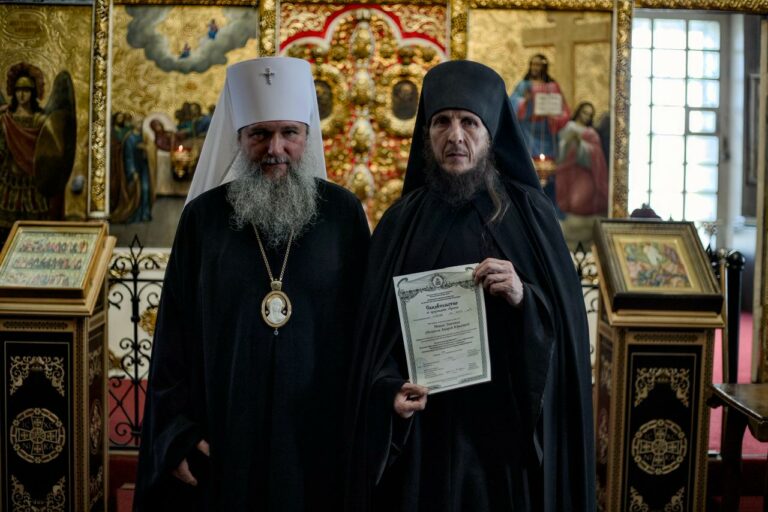 Монашествующиим Екатеринбургской епархии вручены свидетельства о прохождении курсов базовой подготовки в области богословия