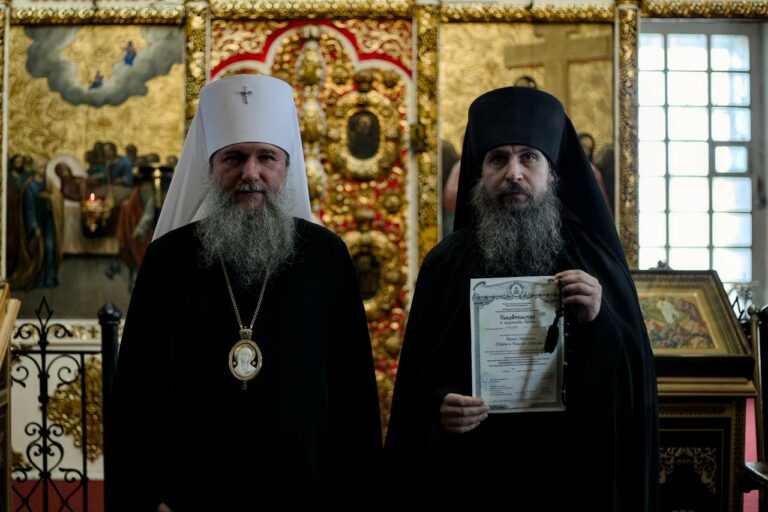 Монашествующиим Екатеринбургской епархии вручены свидетельства о прохождении курсов базовой подготовки в области богословия