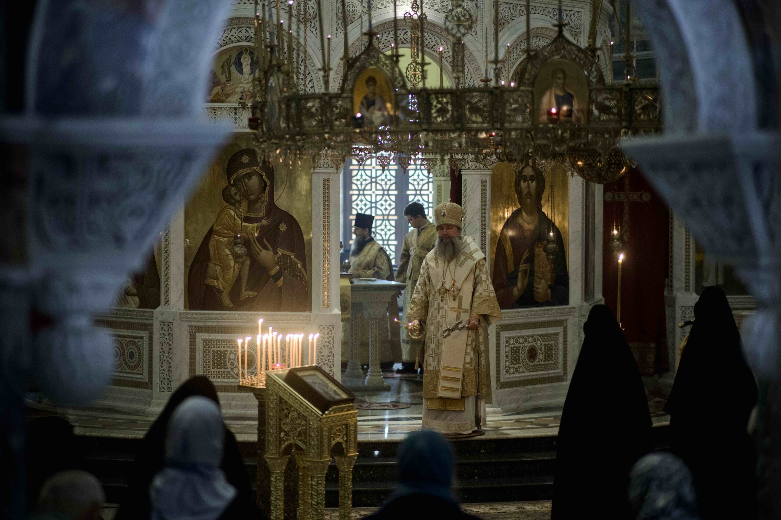 Митрополит Евгений совершил Божественную литургию в Ново-Тихвинском женском монастыре