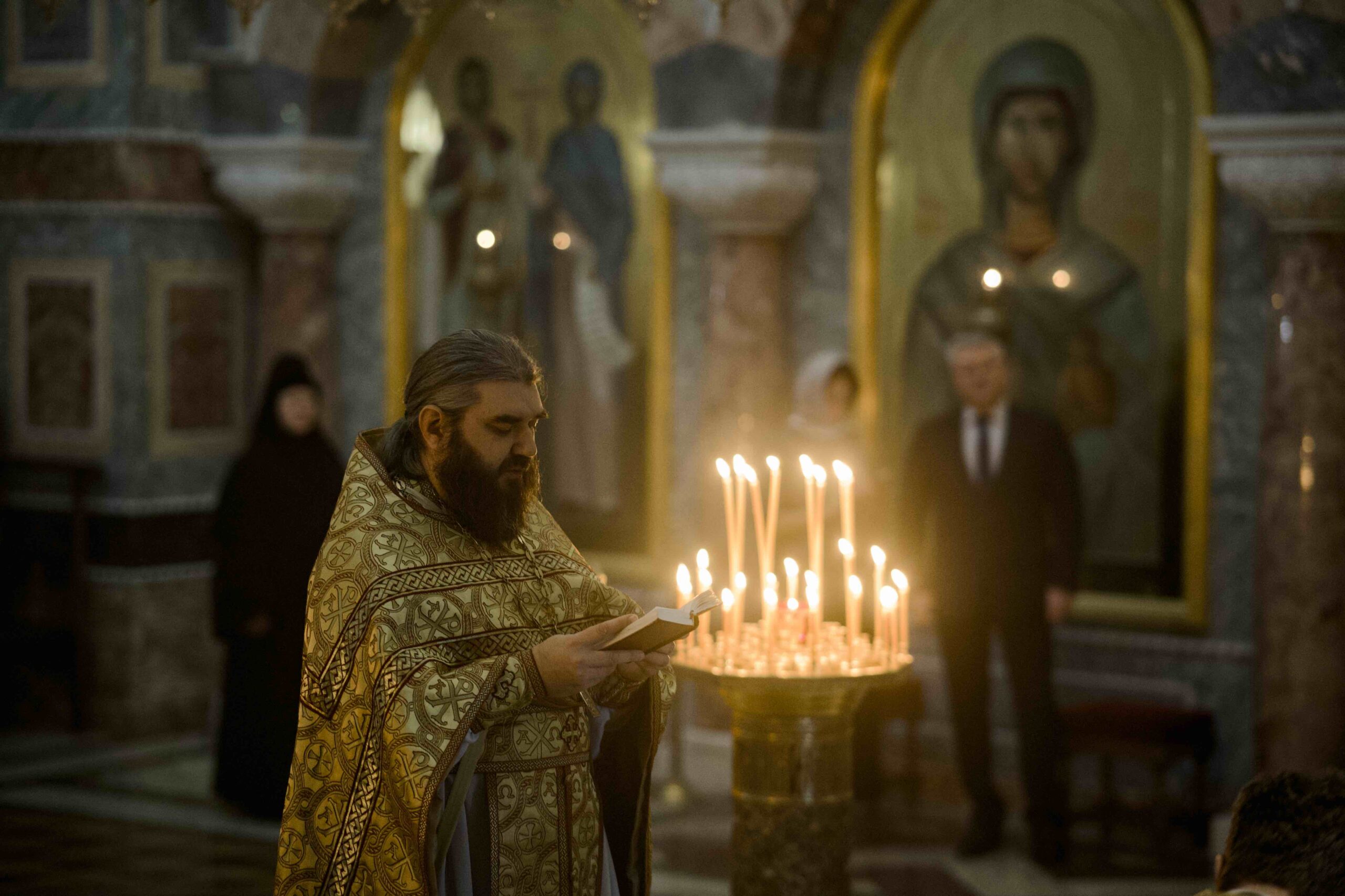 Митрополит Евгений совершил Божественную литургию в Ново-Тихвинском женском монастыре