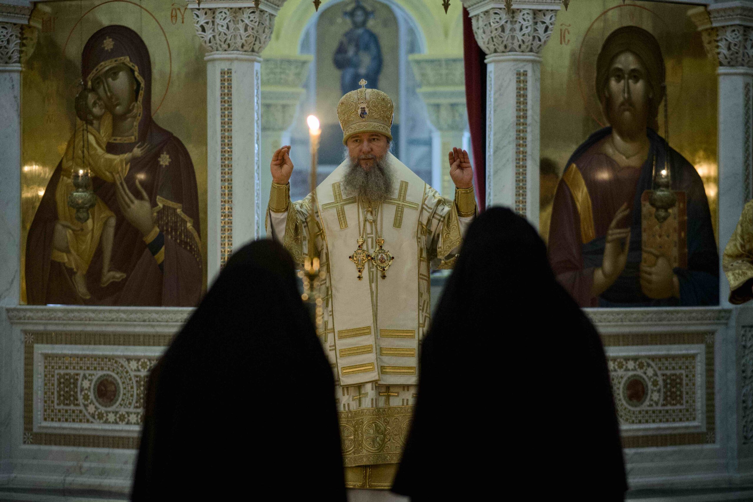 Митрополит Евгений совершил Божественную литургию в Ново-Тихвинском женском монастыре