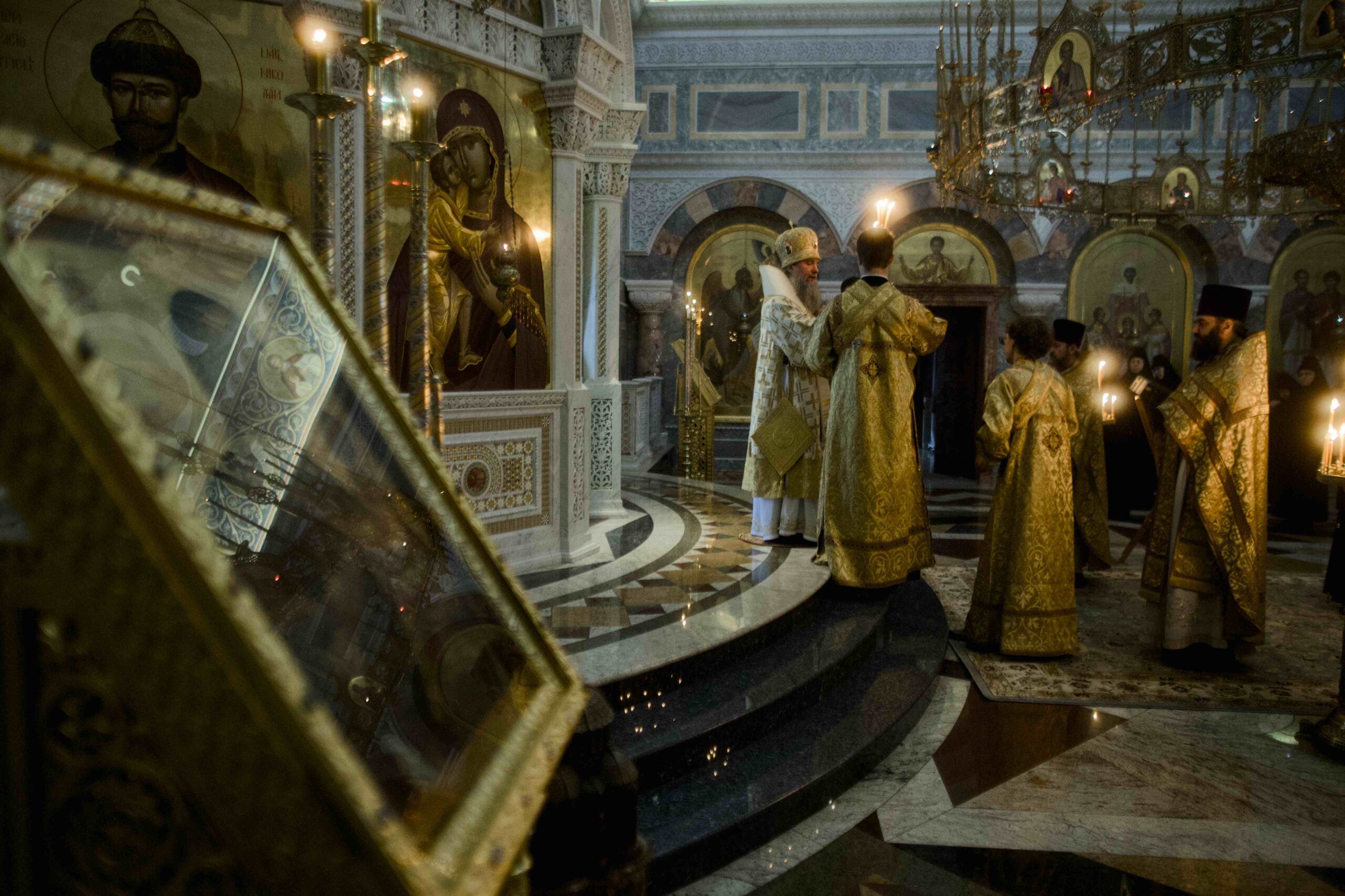 Митрополит Евгений совершил Божественную литургию в Ново-Тихвинском женском монастыре