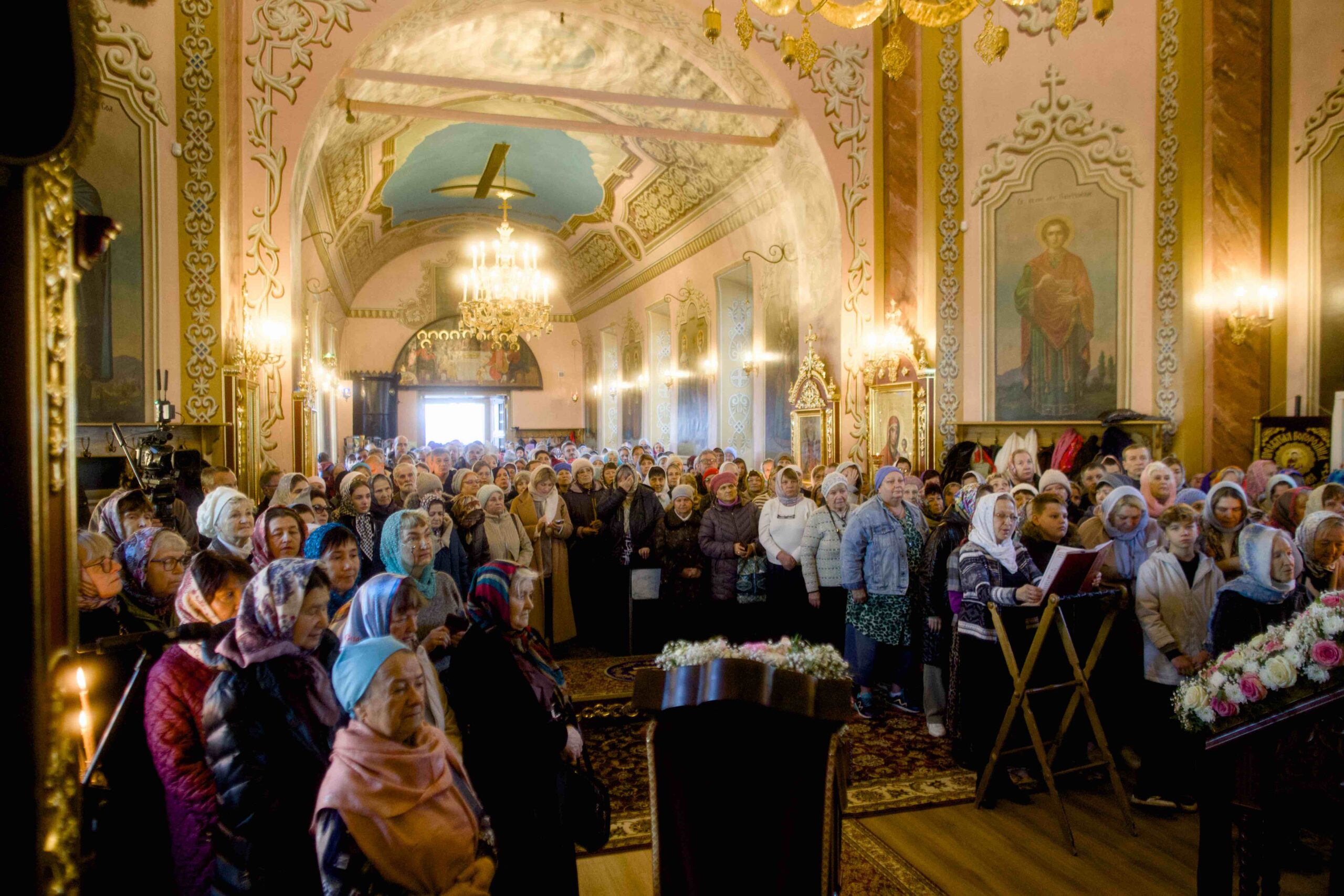 В праздник Иверской иконы в Петропавловском храме поселка Черноисточинска сонмом архипастырей совершена Божественная литургия