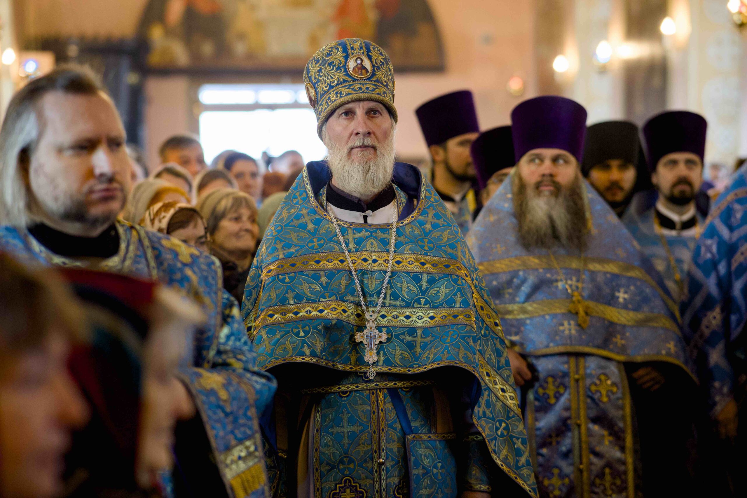 В праздник Иверской иконы в Петропавловском храме поселка Черноисточинска сонмом архипастырей совершена Божественная литургия