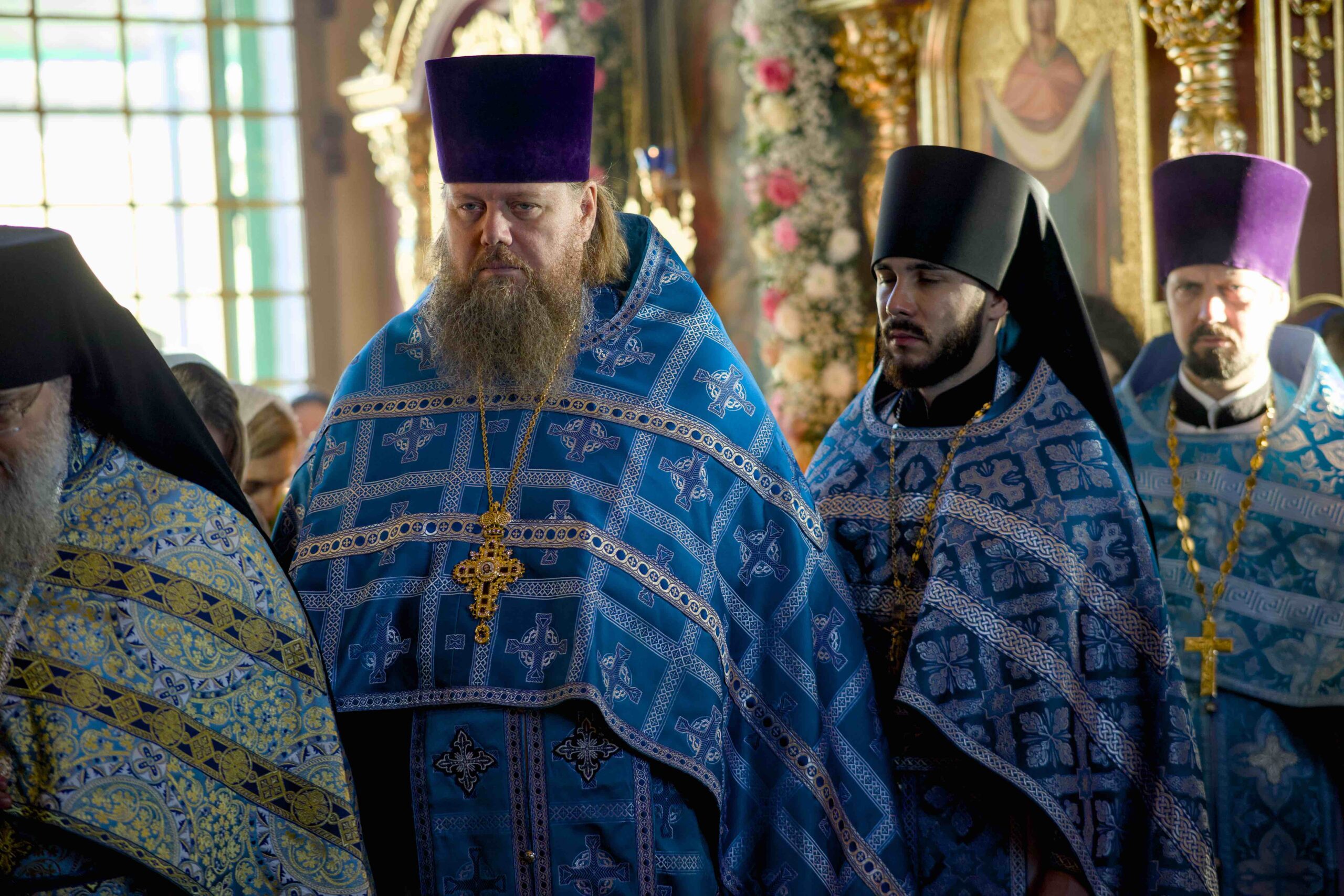 В праздник Иверской иконы в Петропавловском храме поселка Черноисточинска сонмом архипастырей совершена Божественная литургия