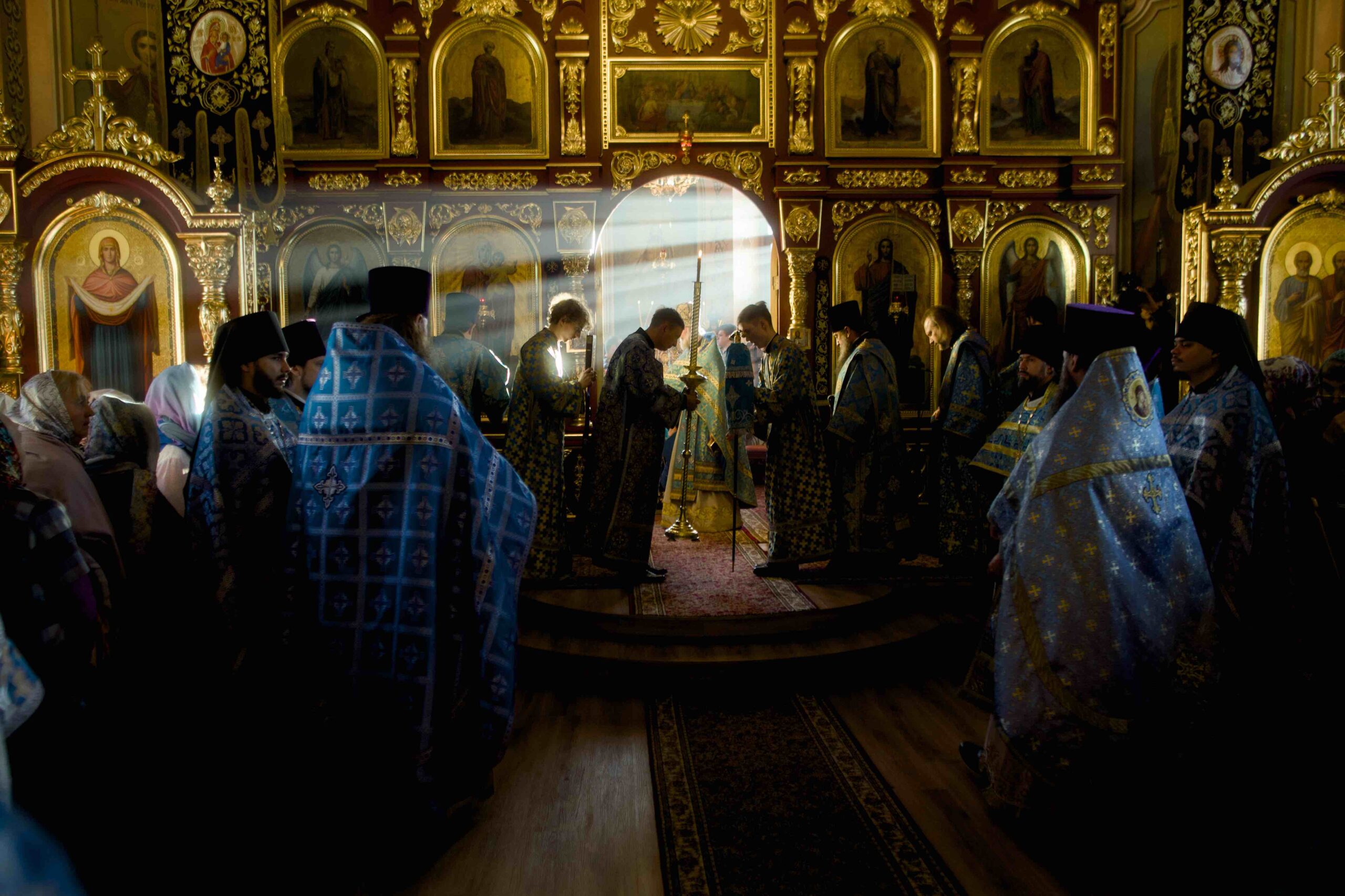 В праздник Иверской иконы в Петропавловском храме поселка Черноисточинска сонмом архипастырей совершена Божественная литургия