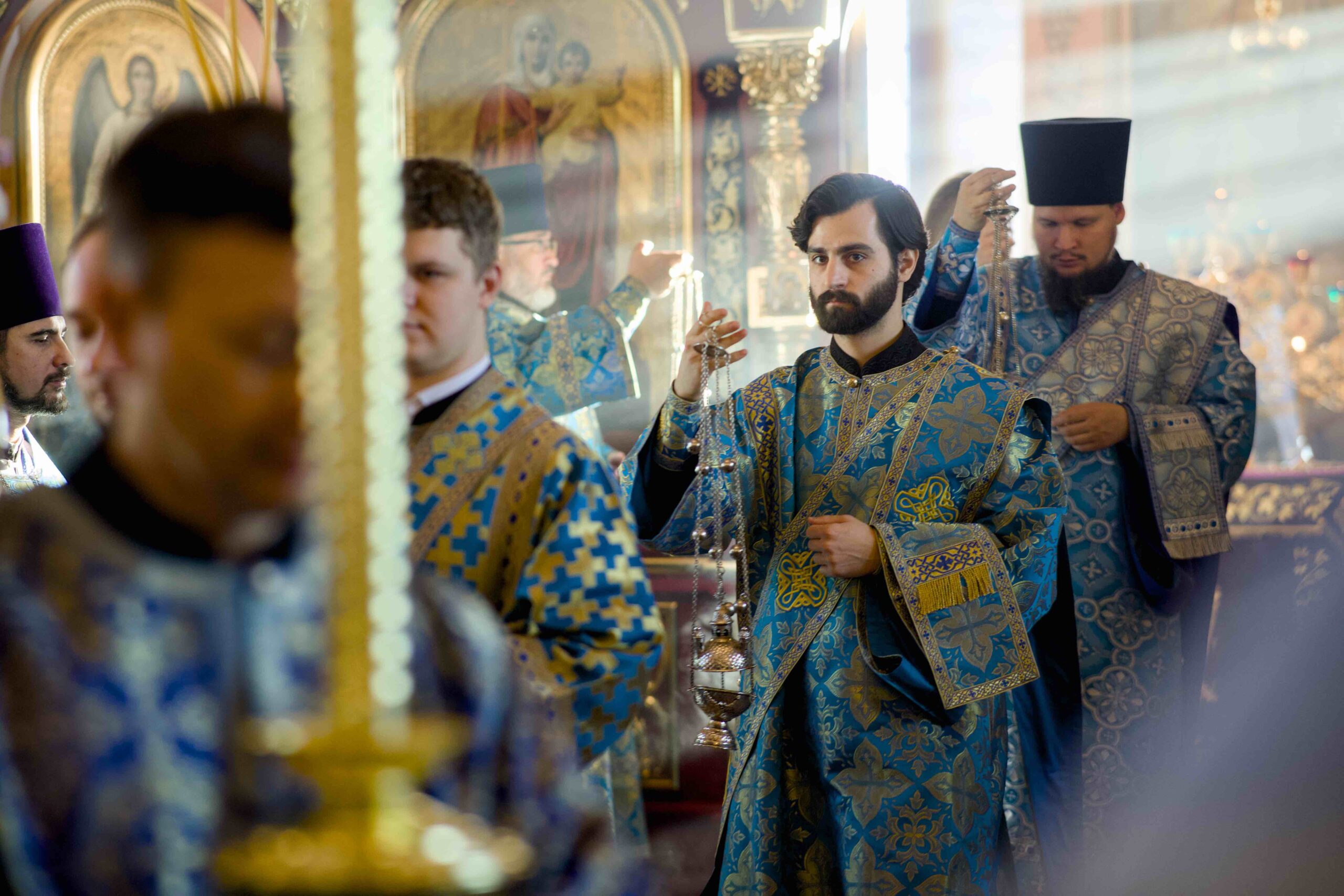 В праздник Иверской иконы в Петропавловском храме поселка Черноисточинска сонмом архипастырей совершена Божественная литургия