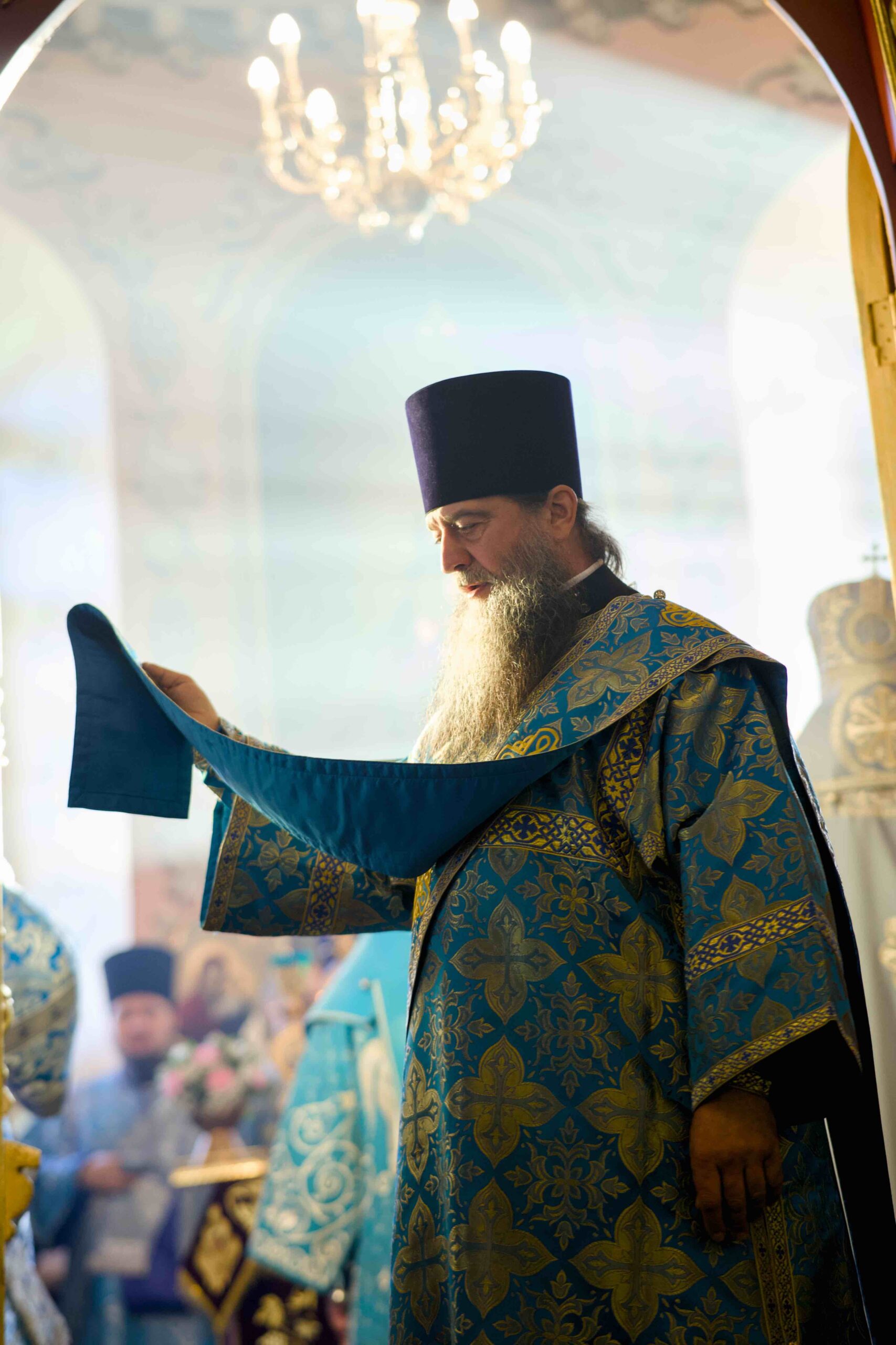 В праздник Иверской иконы в Петропавловском храме поселка Черноисточинска сонмом архипастырей совершена Божественная литургия