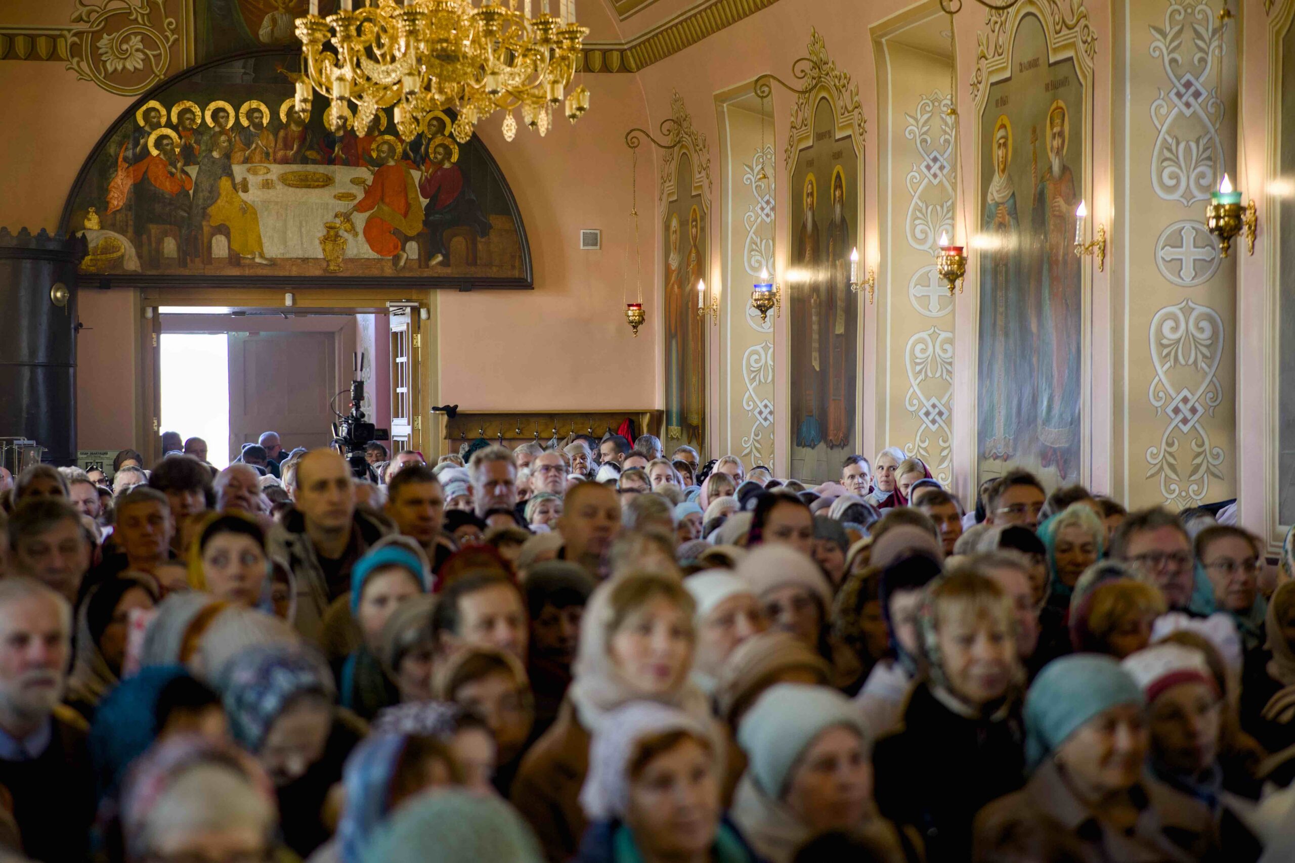 В праздник Иверской иконы в Петропавловском храме поселка Черноисточинска сонмом архипастырей совершена Божественная литургия