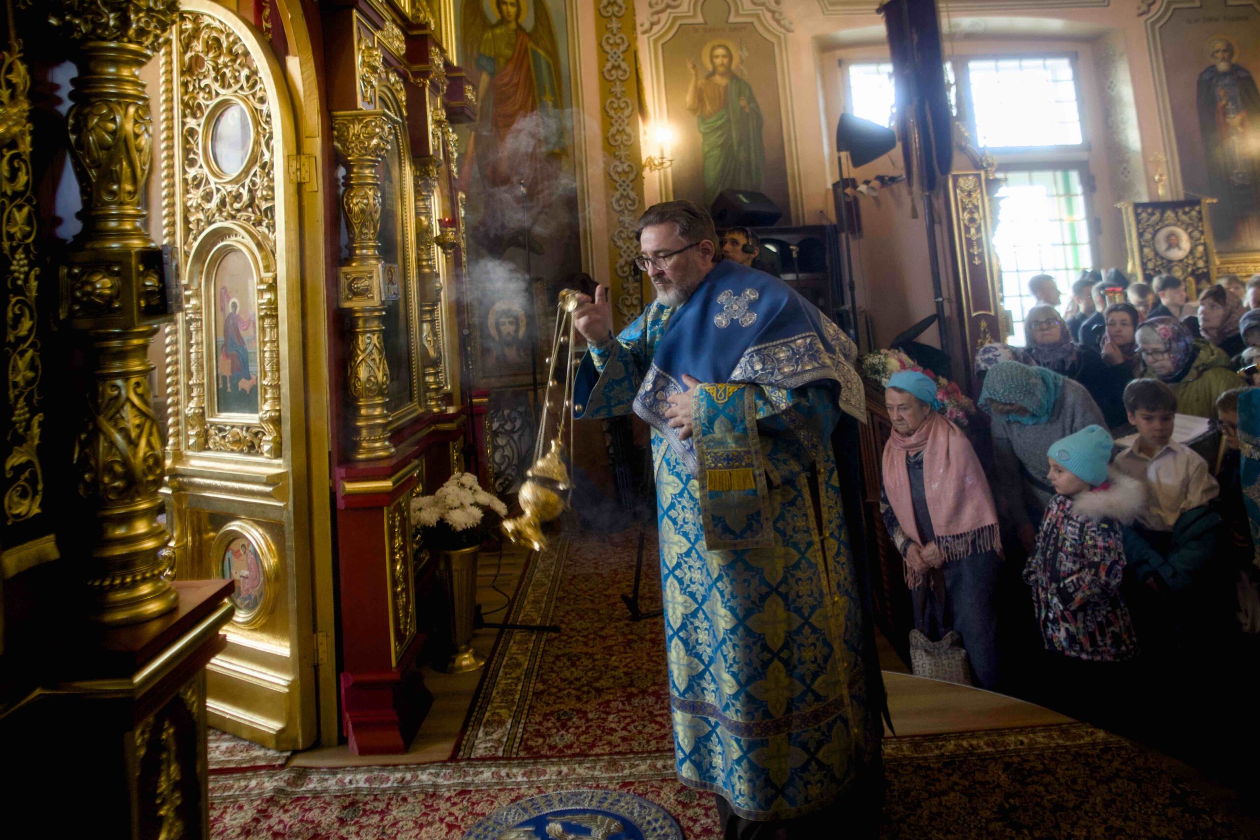 В праздник Иверской иконы в Петропавловском храме поселка Черноисточинска сонмом архипастырей совершена Божественная литургия