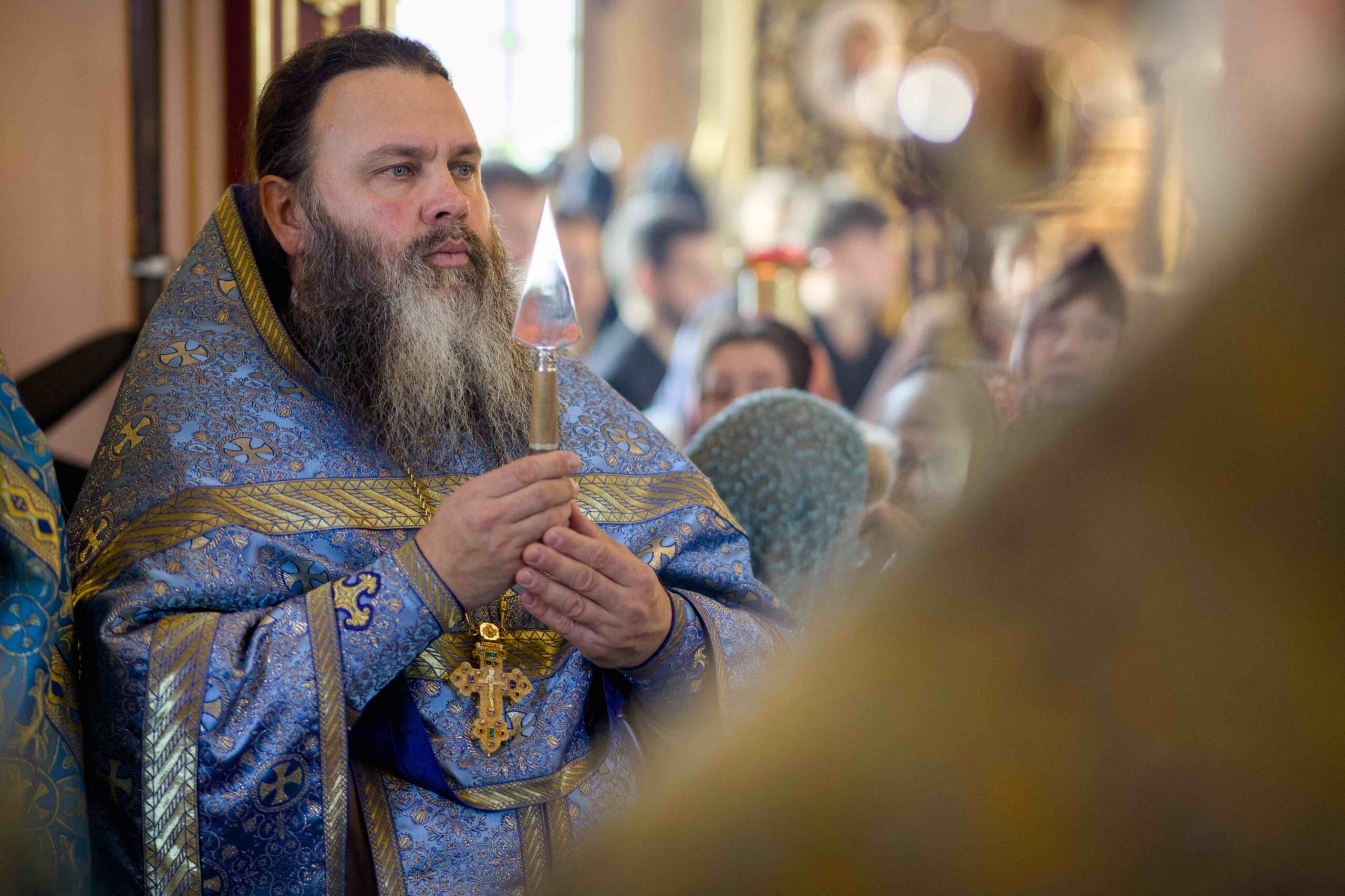 В праздник Иверской иконы в Петропавловском храме поселка Черноисточинска сонмом архипастырей совершена Божественная литургия