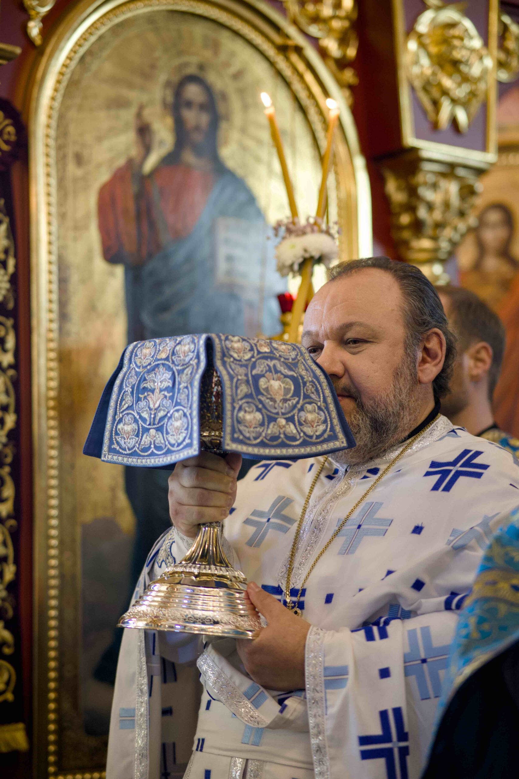 В праздник Иверской иконы в Петропавловском храме поселка Черноисточинска сонмом архипастырей совершена Божественная литургия