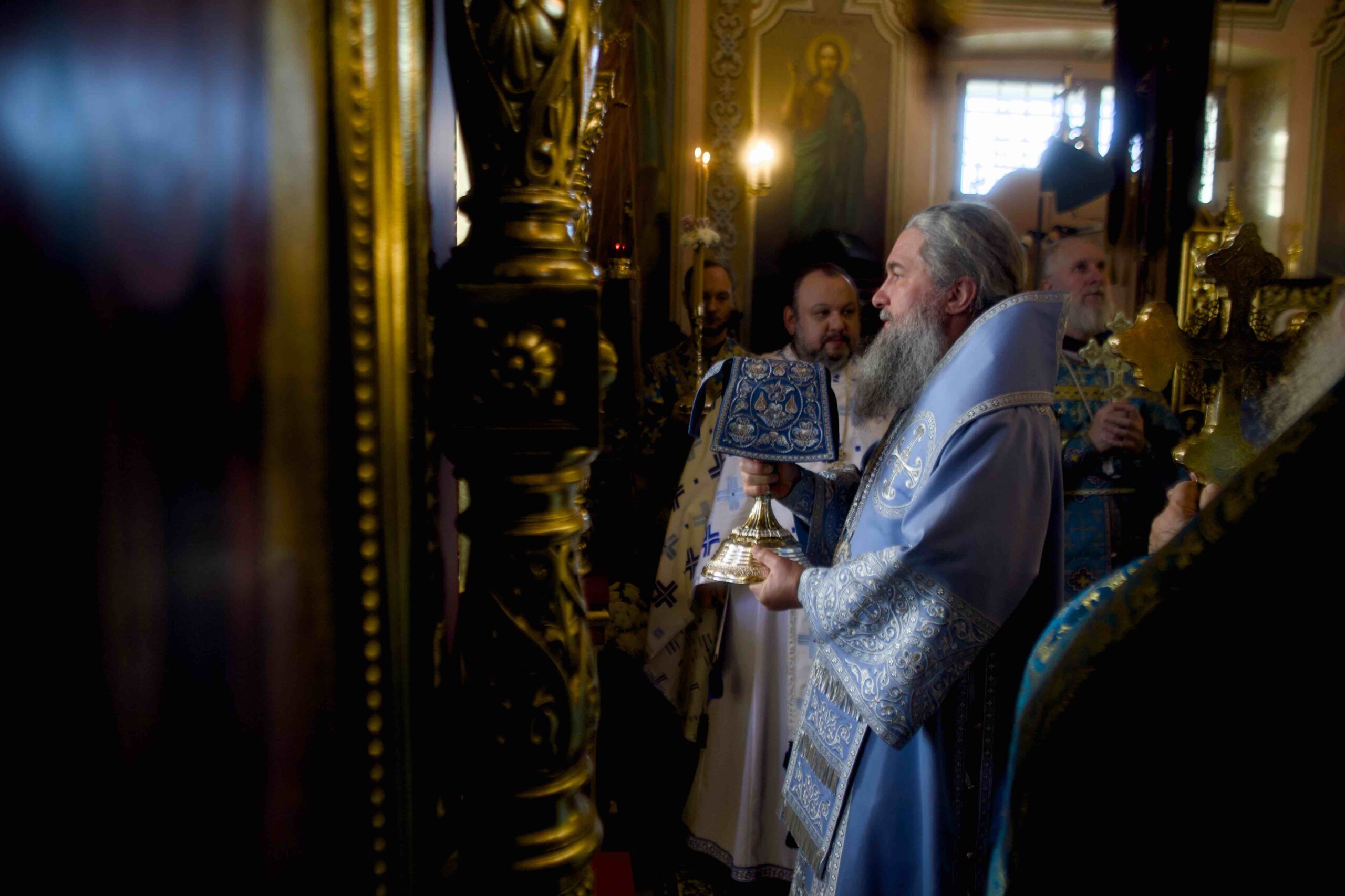 В праздник Иверской иконы в Петропавловском храме поселка Черноисточинска сонмом архипастырей совершена Божественная литургия