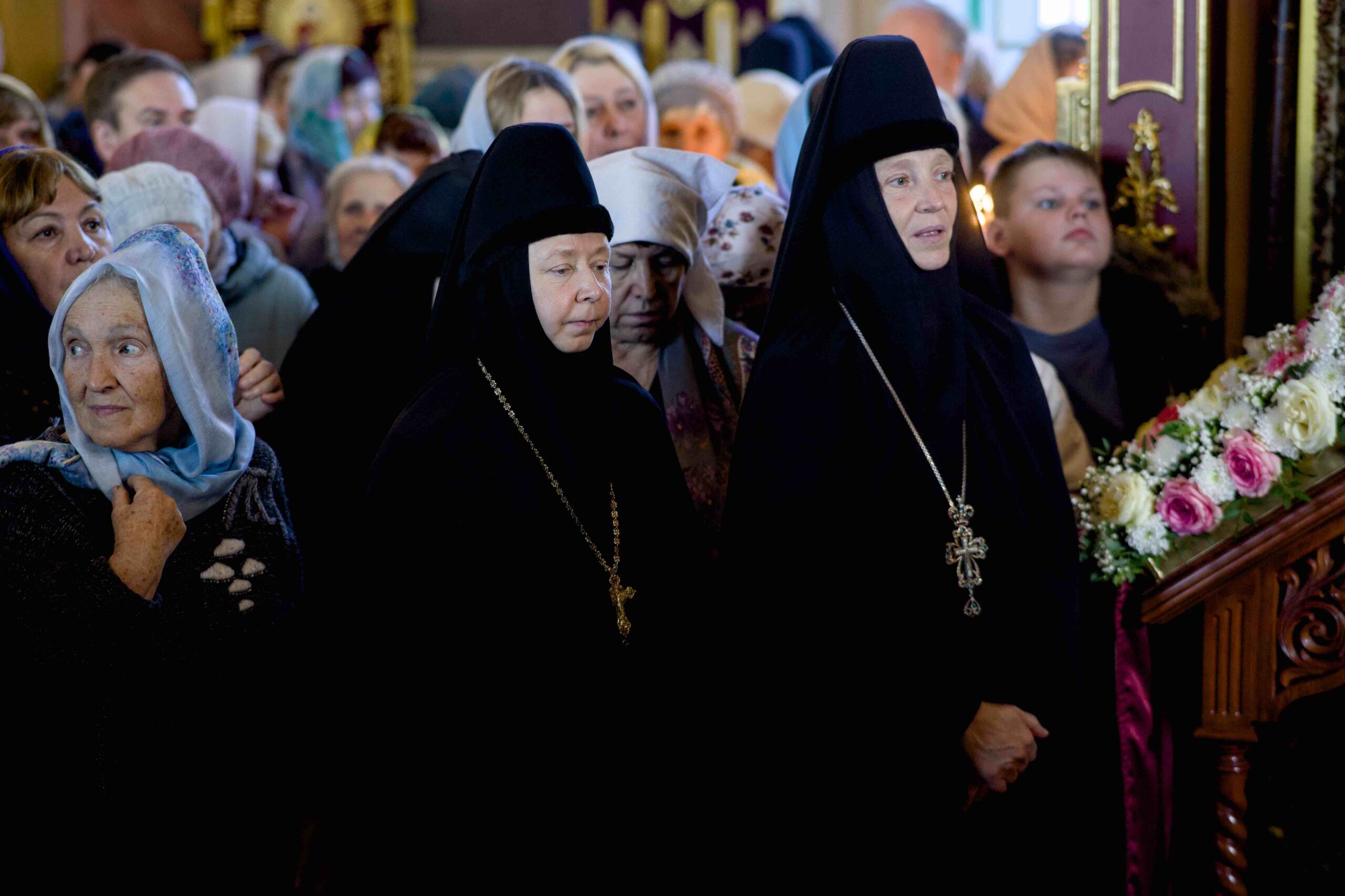 В праздник Иверской иконы в Петропавловском храме поселка Черноисточинска сонмом архипастырей совершена Божественная литургия