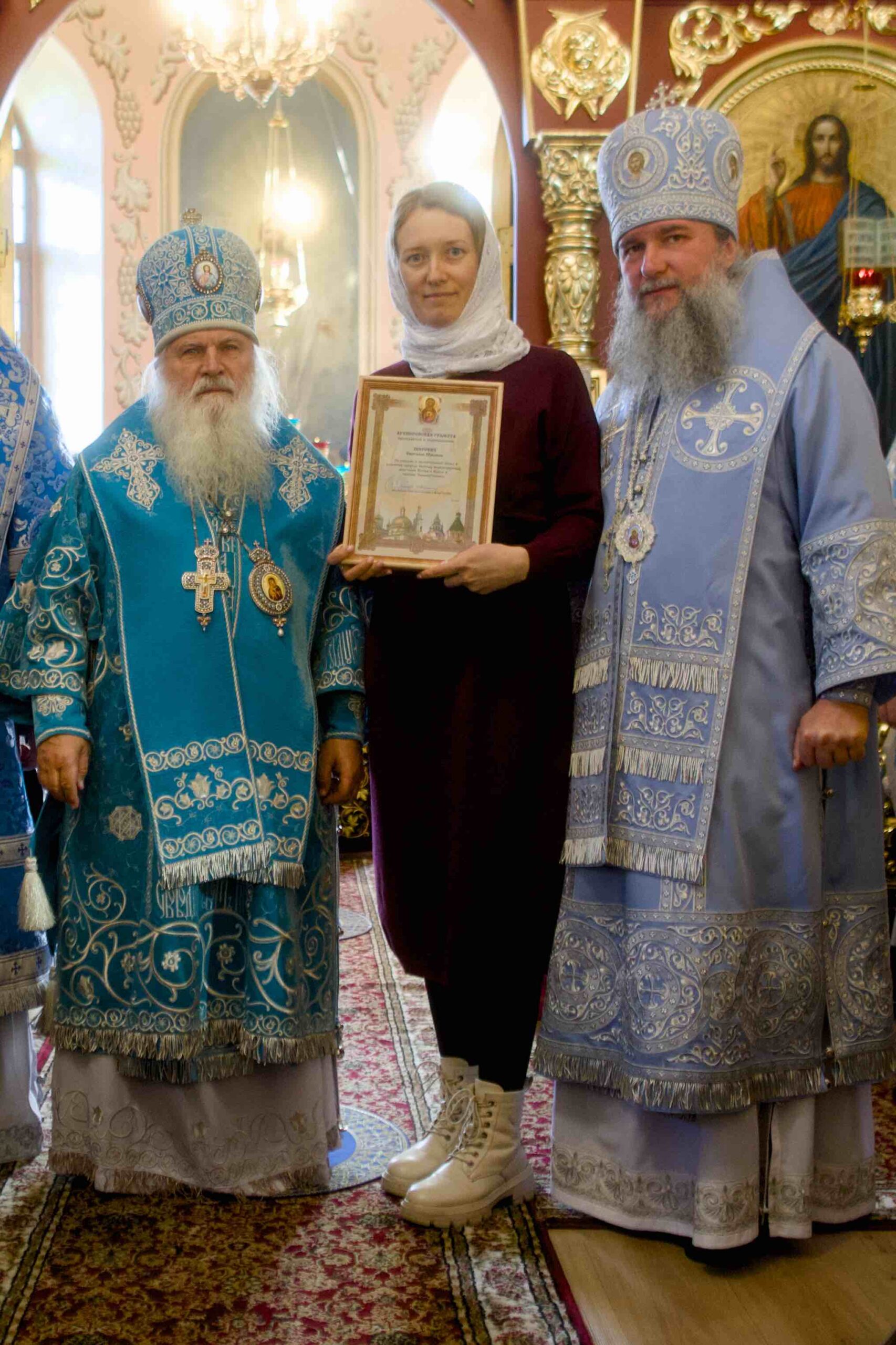 В праздник Иверской иконы в Петропавловском храме поселка Черноисточинска сонмом архипастырей совершена Божественная литургия