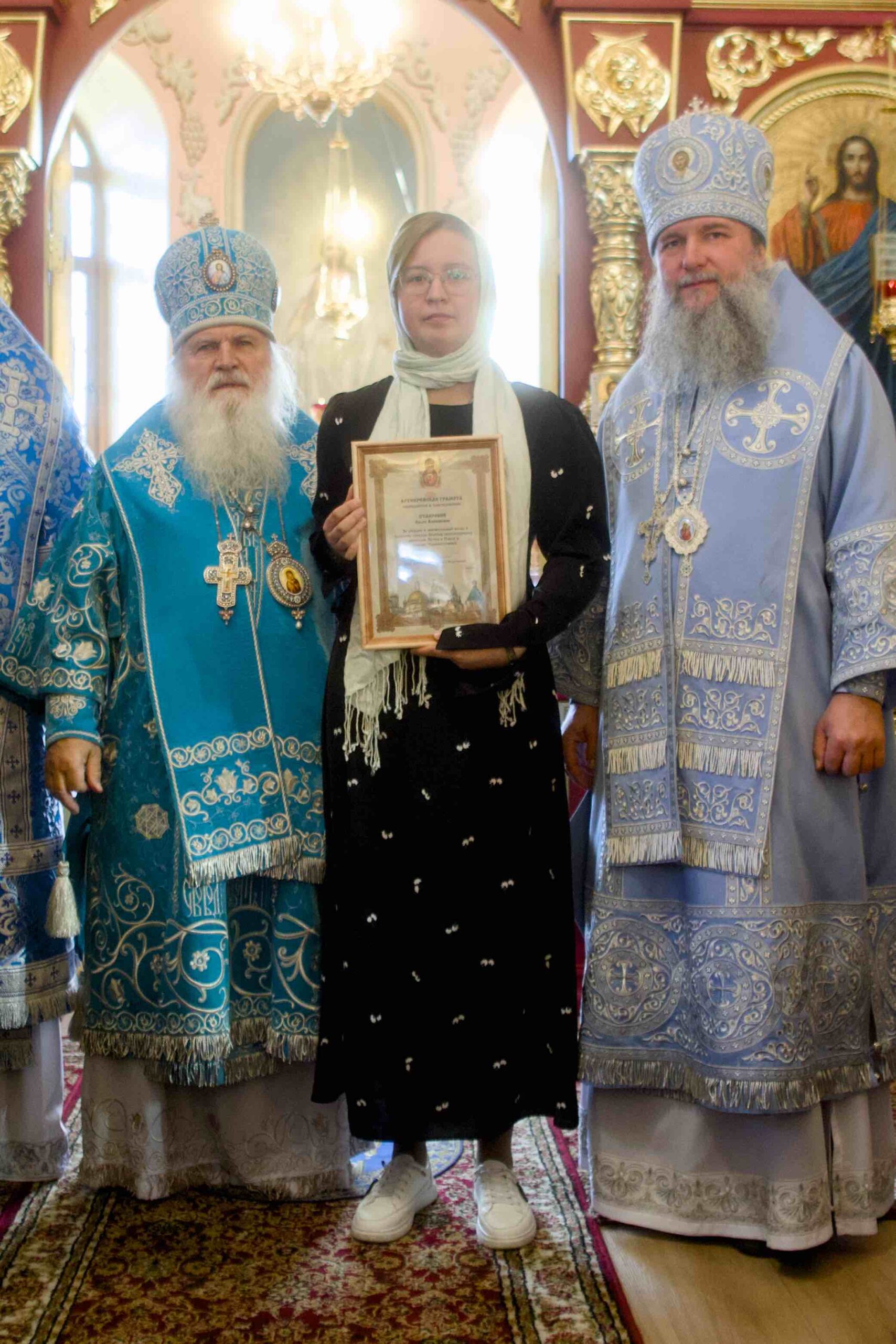 В праздник Иверской иконы в Петропавловском храме поселка Черноисточинска сонмом архипастырей совершена Божественная литургия