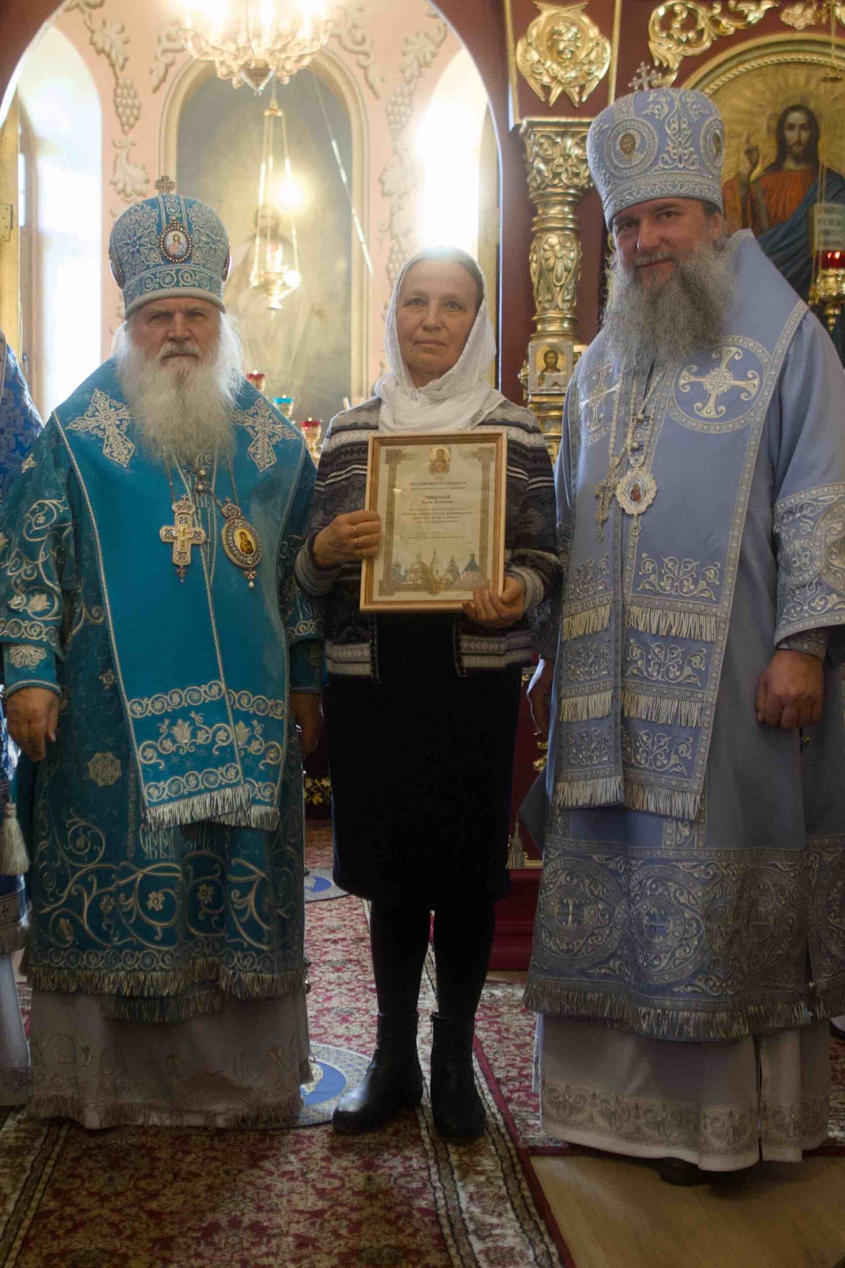 В праздник Иверской иконы в Петропавловском храме поселка Черноисточинска сонмом архипастырей совершена Божественная литургия