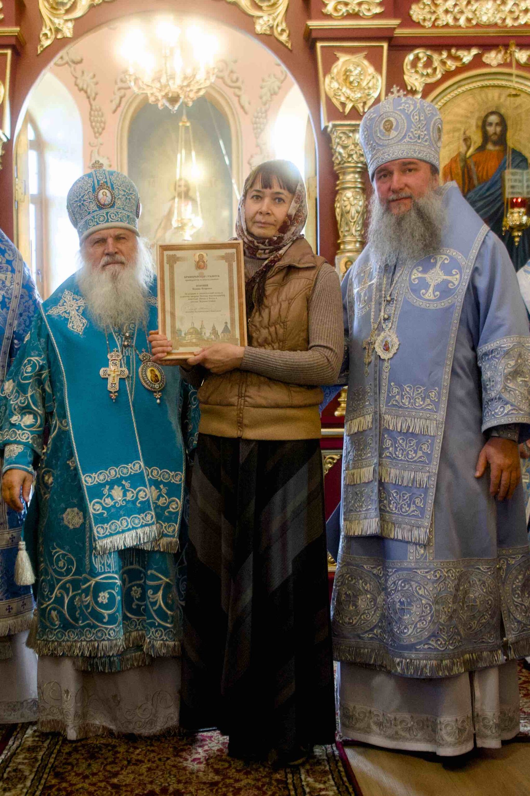 В праздник Иверской иконы в Петропавловском храме поселка Черноисточинска сонмом архипастырей совершена Божественная литургия