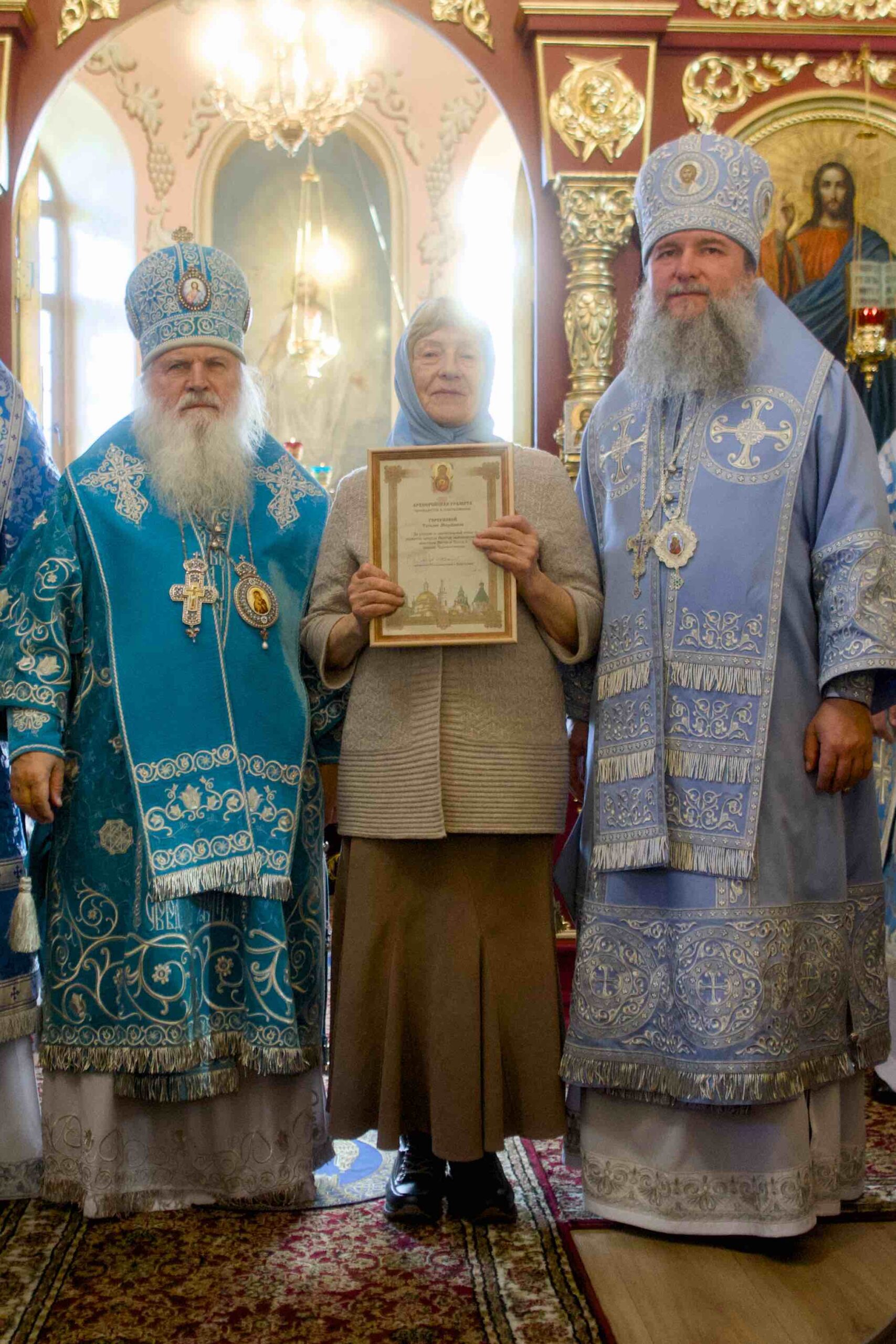 В праздник Иверской иконы в Петропавловском храме поселка Черноисточинска сонмом архипастырей совершена Божественная литургия