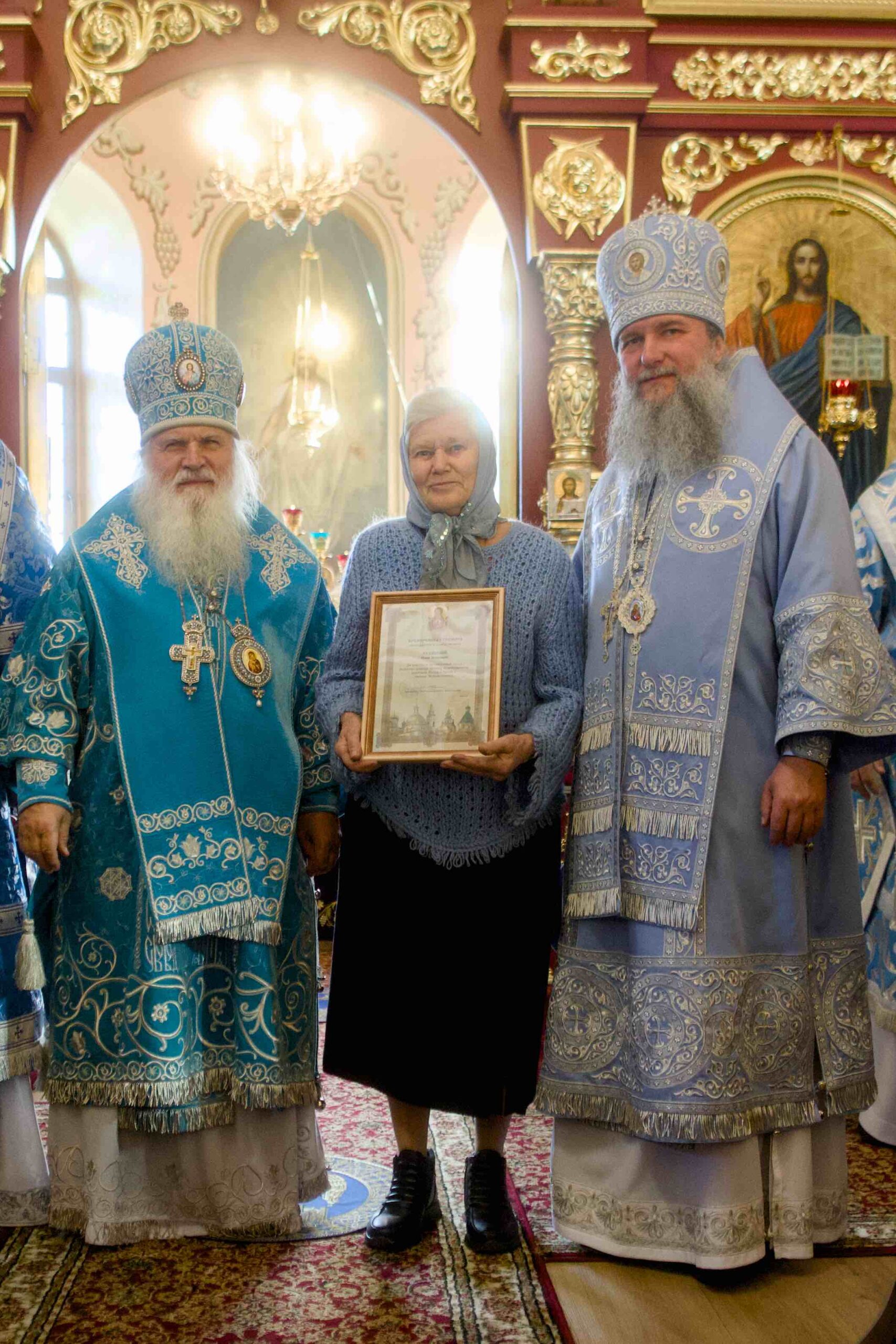 В праздник Иверской иконы в Петропавловском храме поселка Черноисточинска сонмом архипастырей совершена Божественная литургия