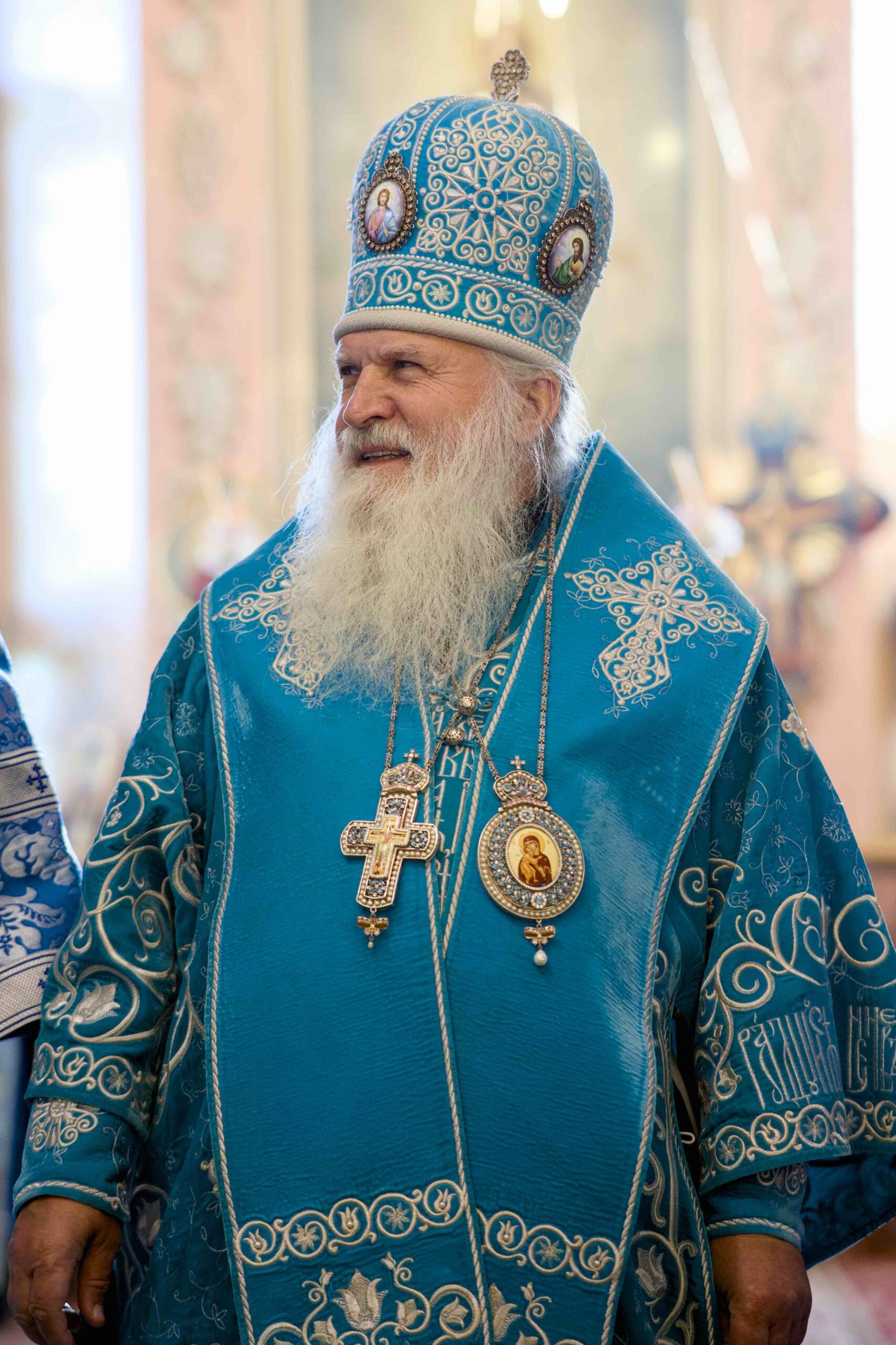 В праздник Иверской иконы в Петропавловском храме поселка Черноисточинска сонмом архипастырей совершена Божественная литургия