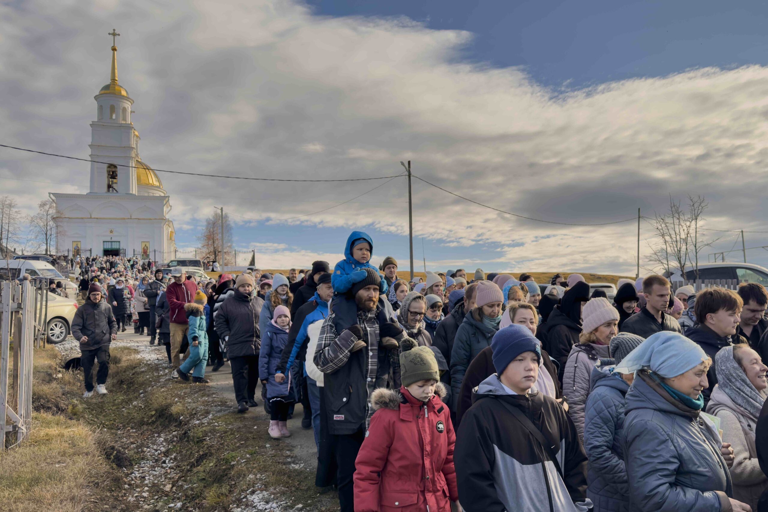 В праздник Иверской иконы в Петропавловском храме поселка Черноисточинска сонмом архипастырей совершена Божественная литургия