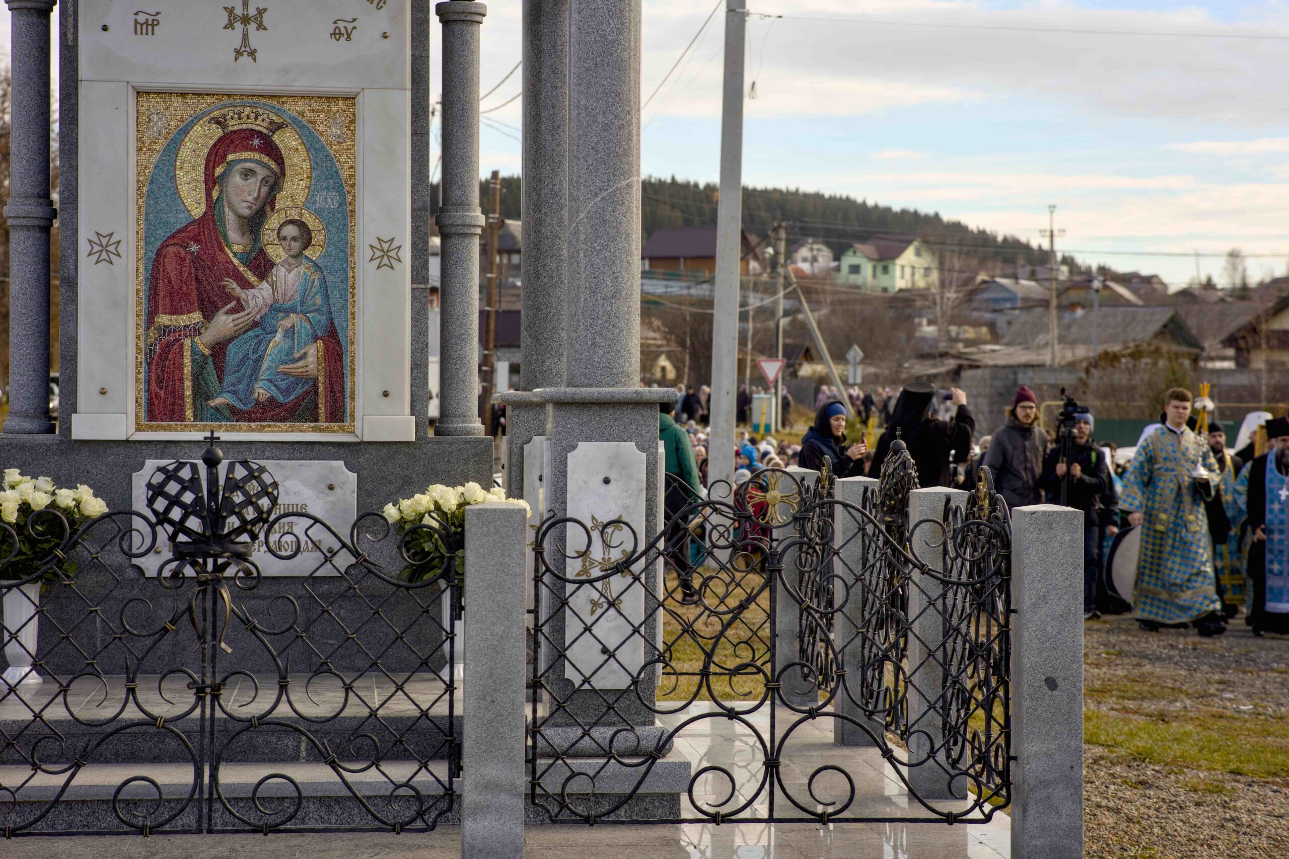 В праздник Иверской иконы в Петропавловском храме поселка Черноисточинска сонмом архипастырей совершена Божественная литургия