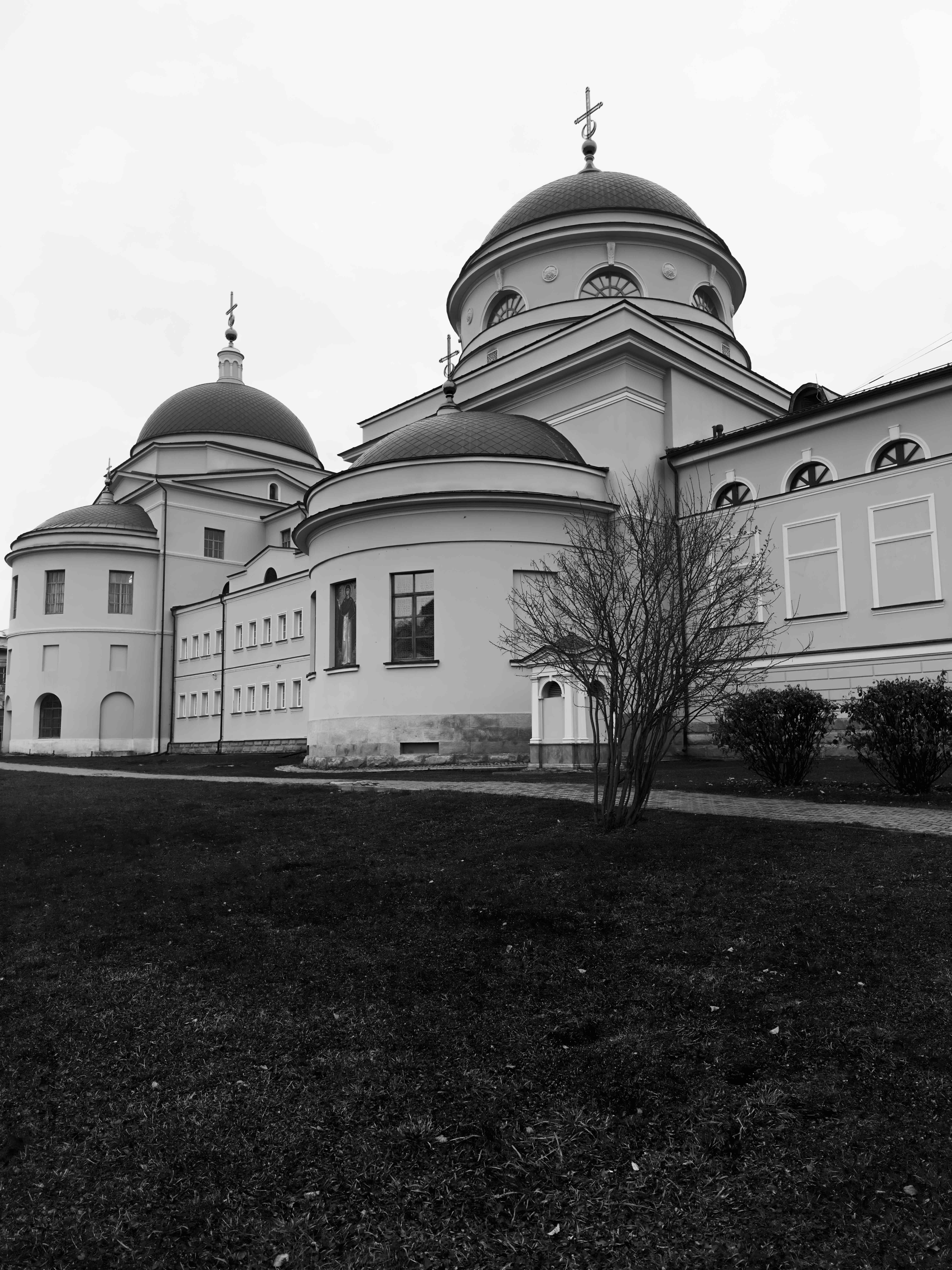 Митрополит Евгений совершил Божественную литургию в Ново-Тихвинском женском монастыре