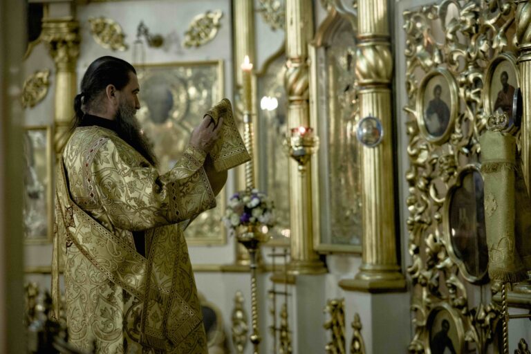 Митрополит Евгений совершил всенощное бдение в кафедральном Иоанно-Предтеченском соборе уральской столицы