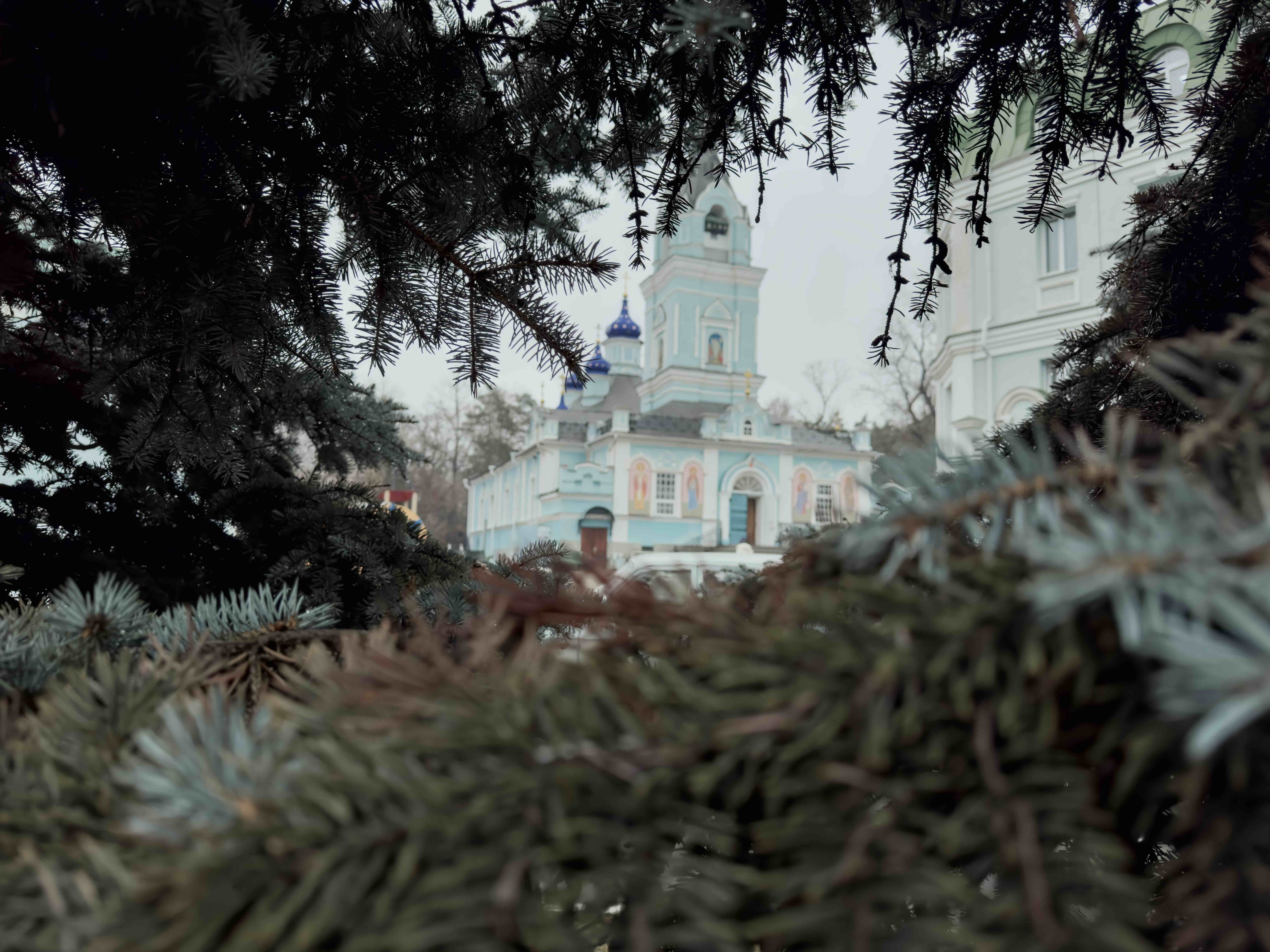 «Память сохраняется прежде всего в молитве»: в День памяти жертв политических репрессий в храмах Екатеринбургской епархии совершены заупокойные богослужения