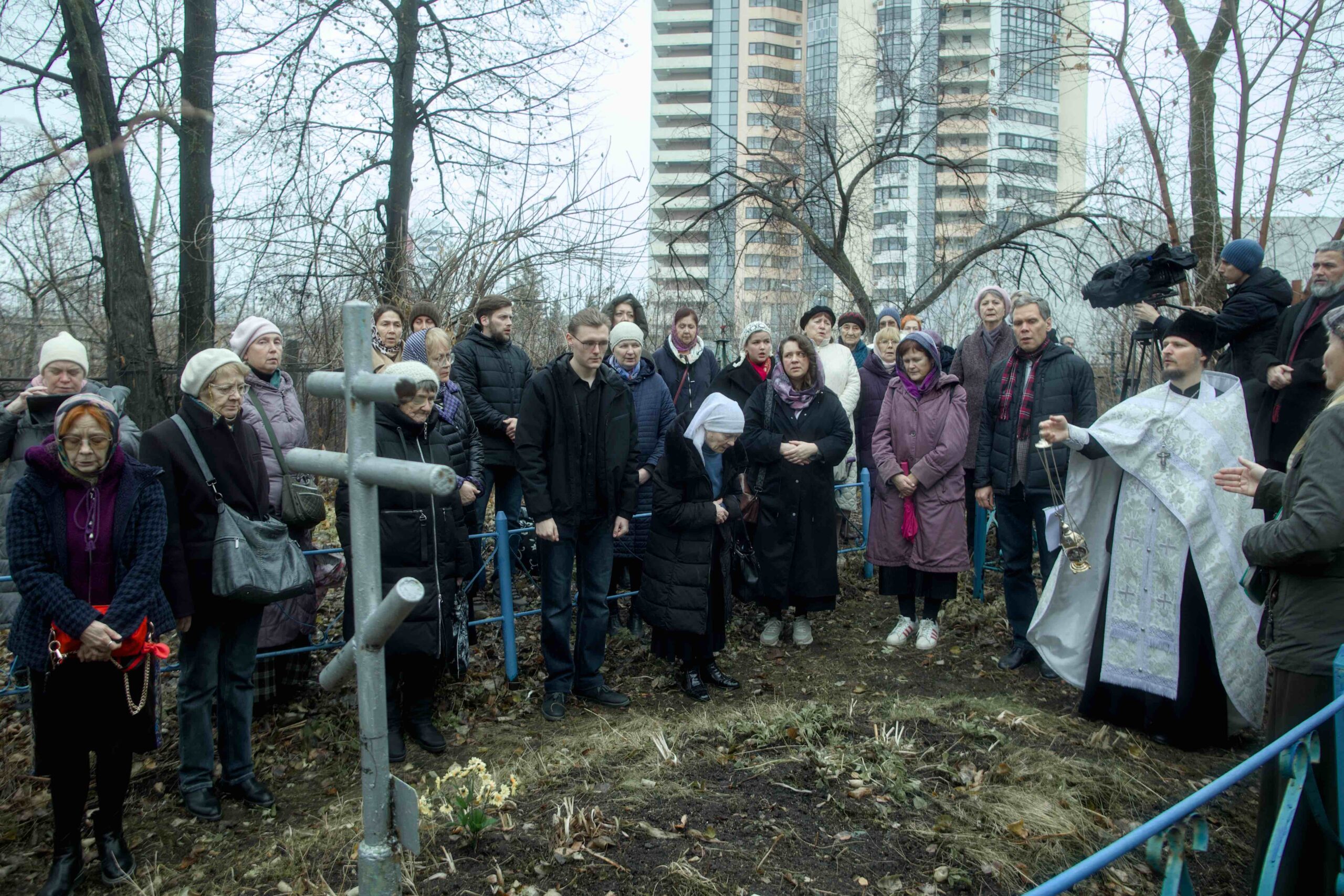 «Память сохраняется прежде всего в молитве»: в День памяти жертв политических репрессий в храмах Екатеринбургской епархии совершены заупокойные богослужения