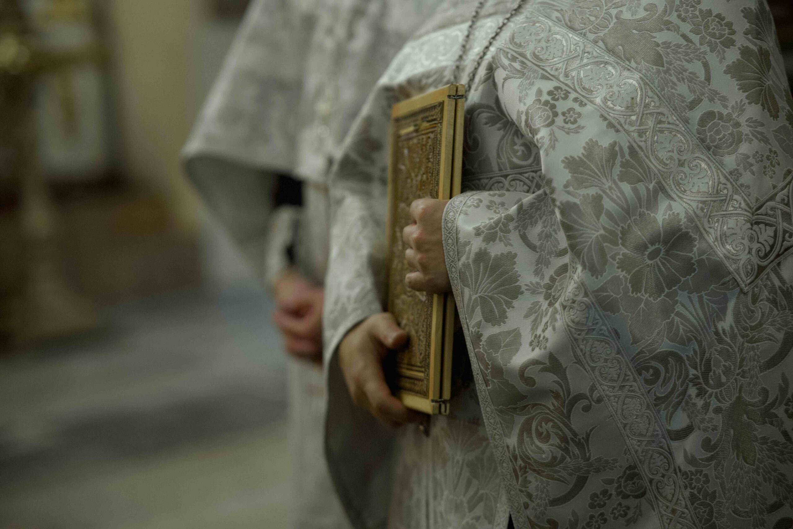 «Память сохраняется прежде всего в молитве»: в День памяти жертв политических репрессий в храмах Екатеринбургской епархии совершены заупокойные богослужения