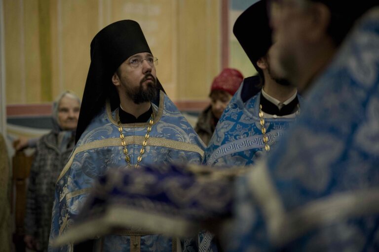 Митрополит Евгений и епископ Мелитон совершили Божественную литургию в Свято-Троицком кафедральном соборе Нижнего Тагила