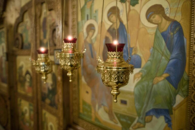 Митрополит Евгений и епископ Мелитон совершили Божественную литургию в Свято-Троицком кафедральном соборе Нижнего Тагила
