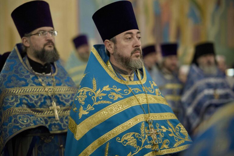 Митрополит Евгений и епископ Мелитон совершили Божественную литургию в Свято-Троицком кафедральном соборе Нижнего Тагила