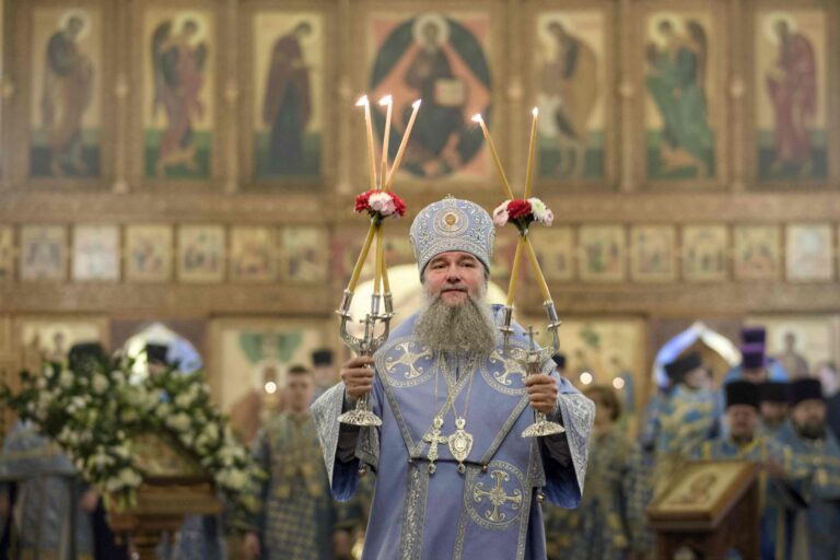 Митрополит Евгений и епископ Мелитон совершили Божественную литургию в Свято-Троицком кафедральном соборе Нижнего Тагила