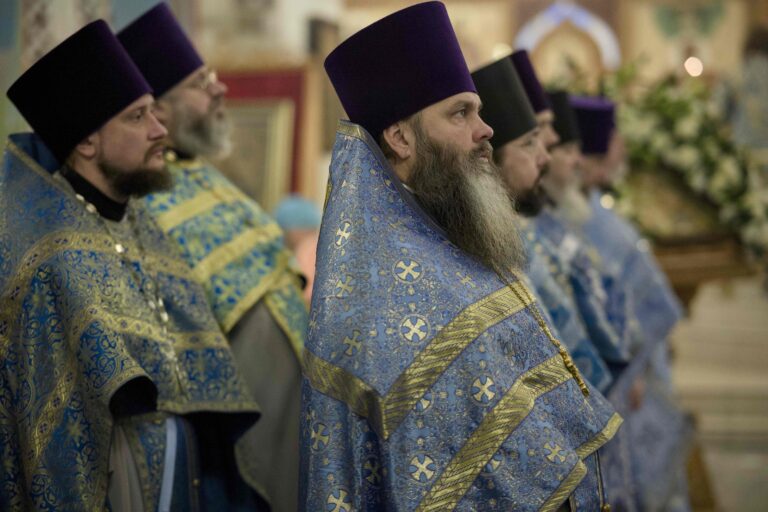 Митрополит Евгений и епископ Мелитон совершили Божественную литургию в Свято-Троицком кафедральном соборе Нижнего Тагила
