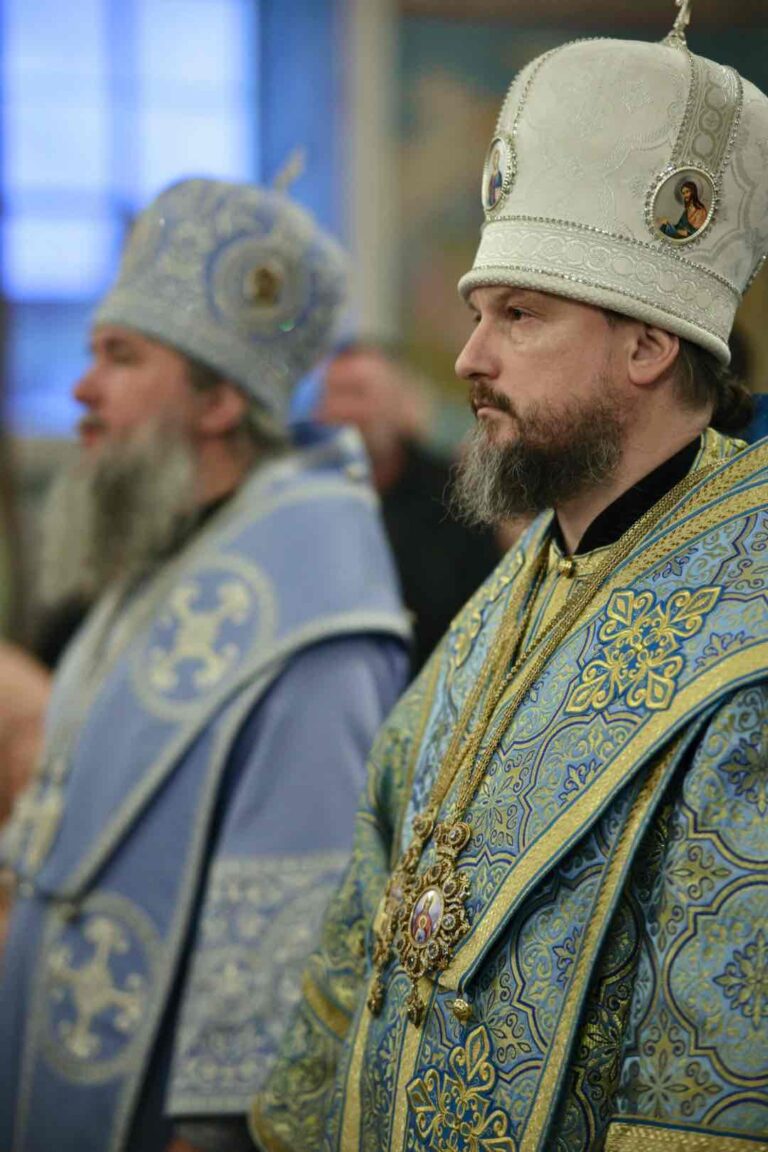 Митрополит Евгений и епископ Мелитон совершили Божественную литургию в Свято-Троицком кафедральном соборе Нижнего Тагила
