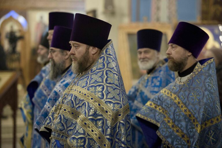 Митрополит Евгений и епископ Мелитон совершили Божественную литургию в Свято-Троицком кафедральном соборе Нижнего Тагила