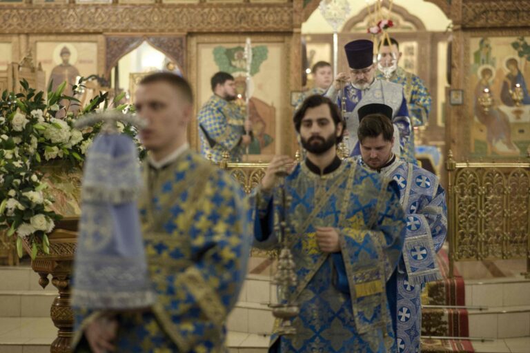 Митрополит Евгений и епископ Мелитон совершили Божественную литургию в Свято-Троицком кафедральном соборе Нижнего Тагила